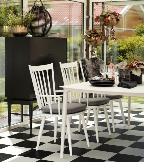 Alvena stol matt vit med dyna - Olson Möbler i Åkersberga