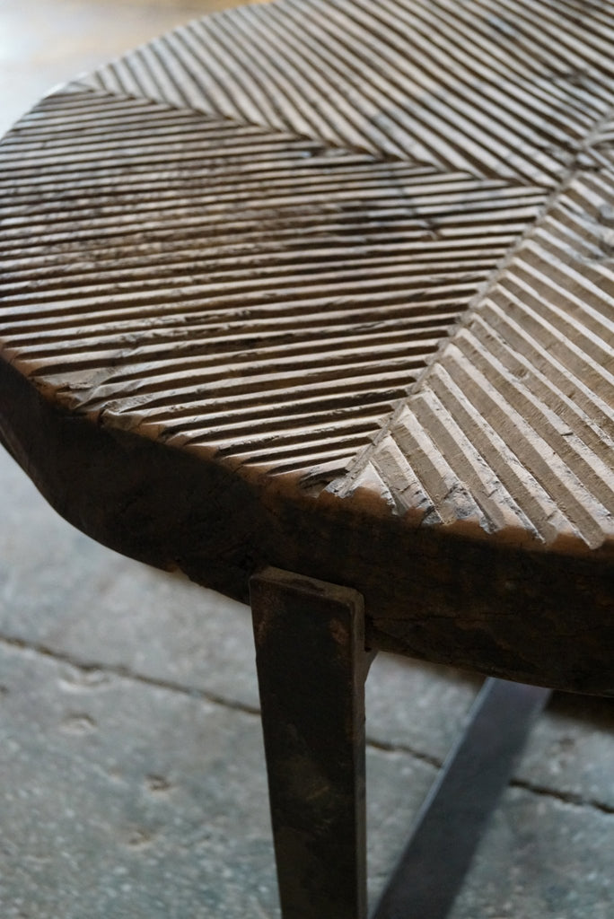 Runt rustikt modernt soffbord trä/metall - Olson Möbler i Åkersberga
